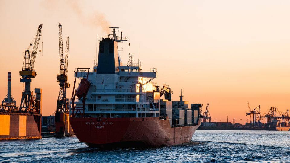 深入解析：货代与船代的区别及其重要性