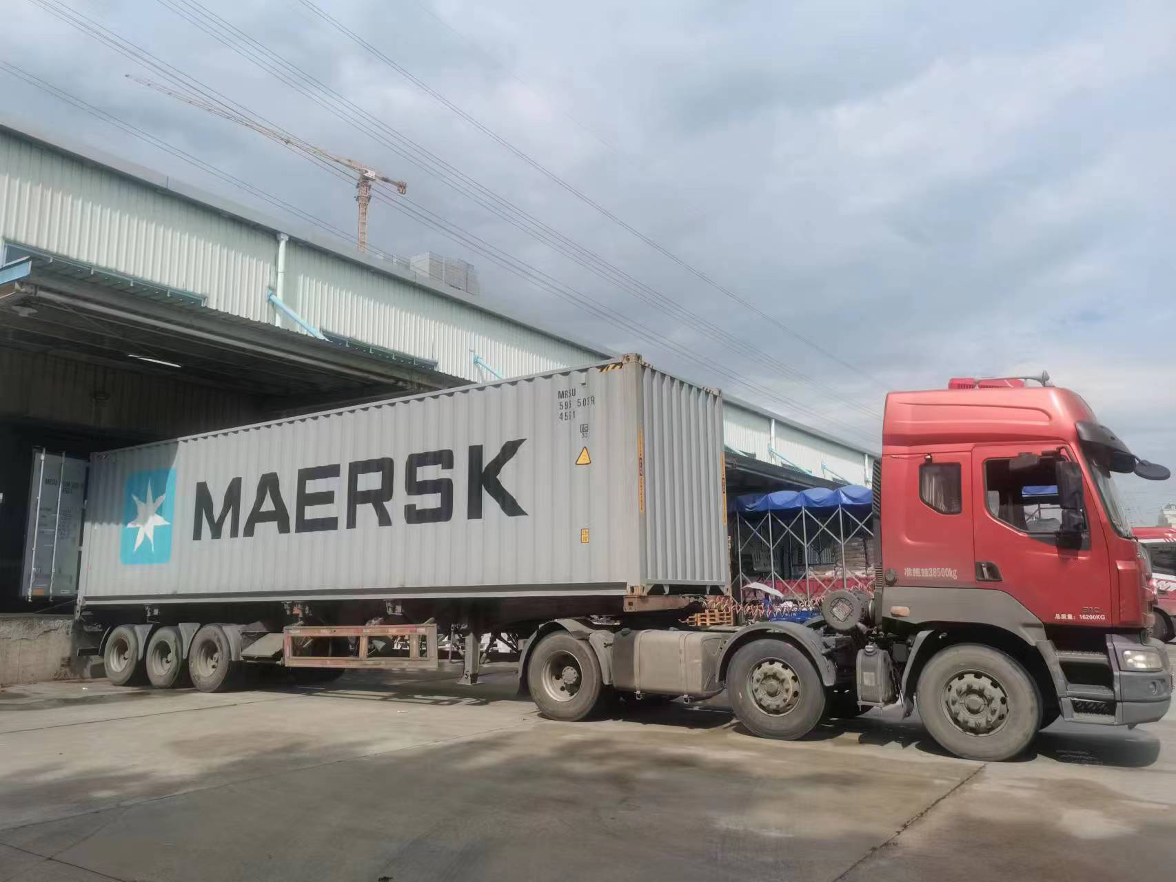 集装箱运输拖车